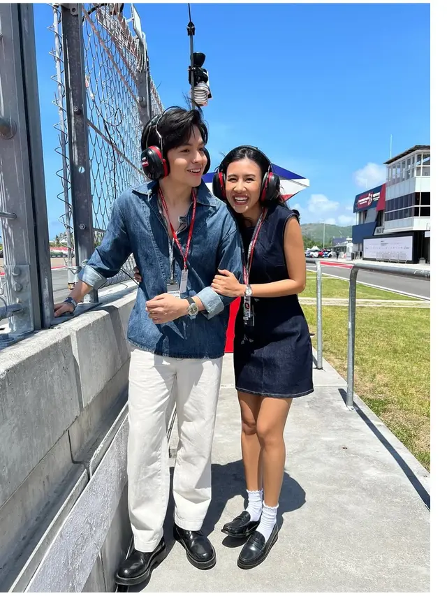 6 Gaya Kasual Angga Yunanda dan Shenina Cinnamon Nonton MotoGP di Mandalika