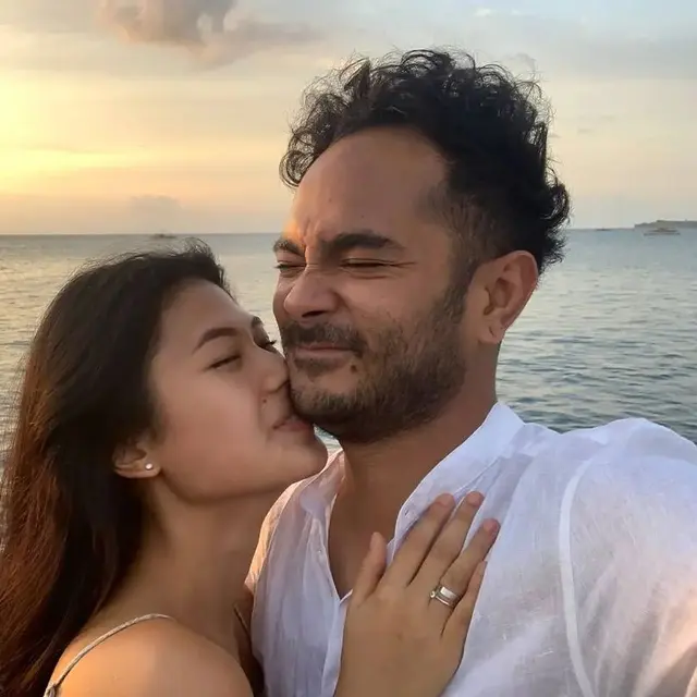 Sebulan Menikah, Ini 7 Momen Mesra Marthino Lio dan Delia Husein