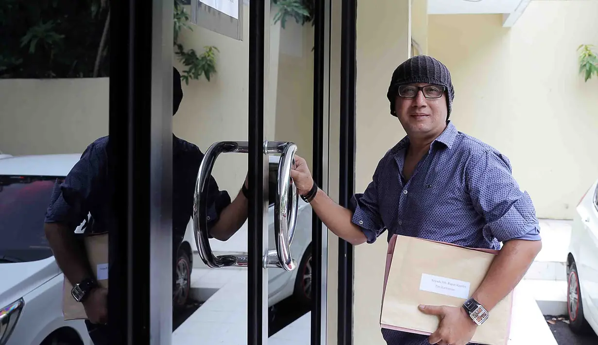 "Yang soal pidana sudah kami laporkan kemarin Rabu, 26 Oktober ke Polda Sumatera Utara. Pasalnya tentang pidana pemerasan," kata Eel Ritonga di Mabes Polri, Jalan Trunojoyo, Jakarta Selatan, Kamis (27/10). (Deki Prayoga/Bintang.com)