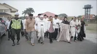 Menteri BUMN Rini Soemarno bersama KH. Ma'ruf Amin melakukan peletakan batu pertama (Groundbreaking) proyek pengembangan Pondok Pesantren An Nawawi Tanara (Foto: Dok Kementerian BUMN)