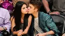 Justin menginginkan Selena untuk pulang bersamanya namun pelantun tembang Wolves tersebut menolaknya. (billboard)