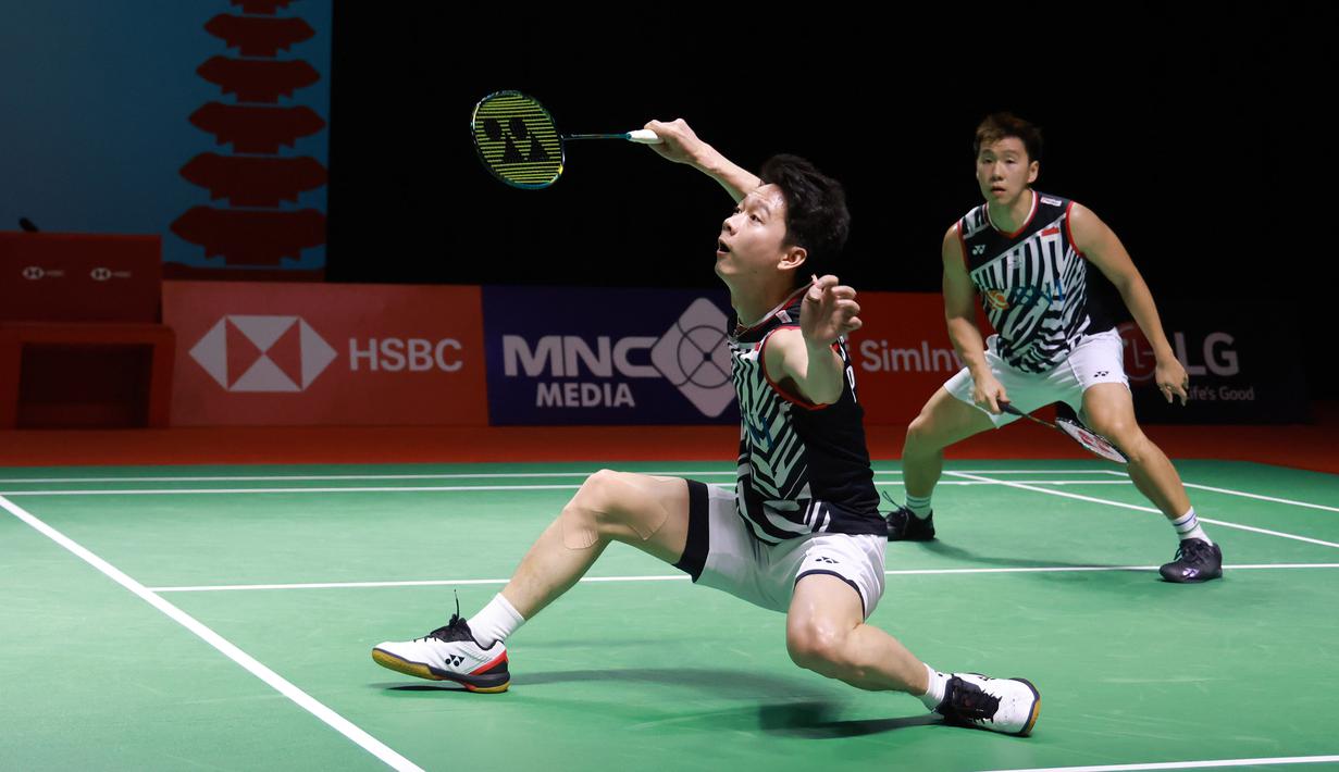 Kevin Sanjaya/Marcus Gideon berusaha bangkit di game kedua. Mereka pun unggul 11-8 di interval dan terus menjauh hingga 15-10. Choi Sol-gyu/Kim Won-ho coba mendekat hingga hanya terpaut dua angka, 15-17. The Minions pun berhasil merebut game kedua dengan 21-17. (Dok. PBSI)