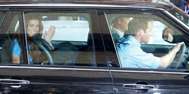 William dan Kate membawa bayi mereka pulang | (c) AP