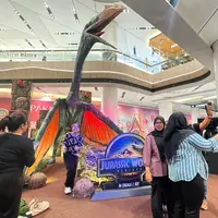Keseruan&nbsp;Jurassic World Rebirth di Pakuwon Mall.
