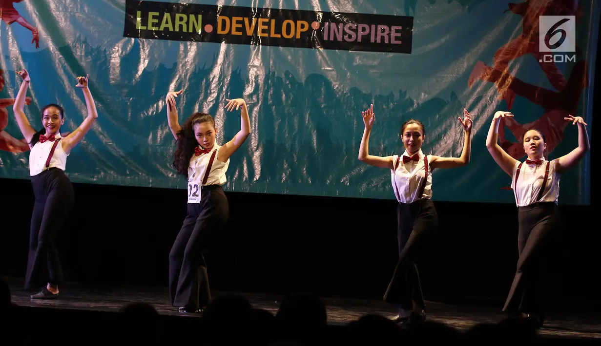 Peserta berkostum unik menunjukkan tariannya dalam kompetisi Namarina bertajuk 'Internal Jazz dance Competition 2018' di Jakarta, Minggu (6/5). Kompetisi diikuti peserta tingkat pemula, madya, hingga mahir. (Liputan6.com/Herman Zakharia)