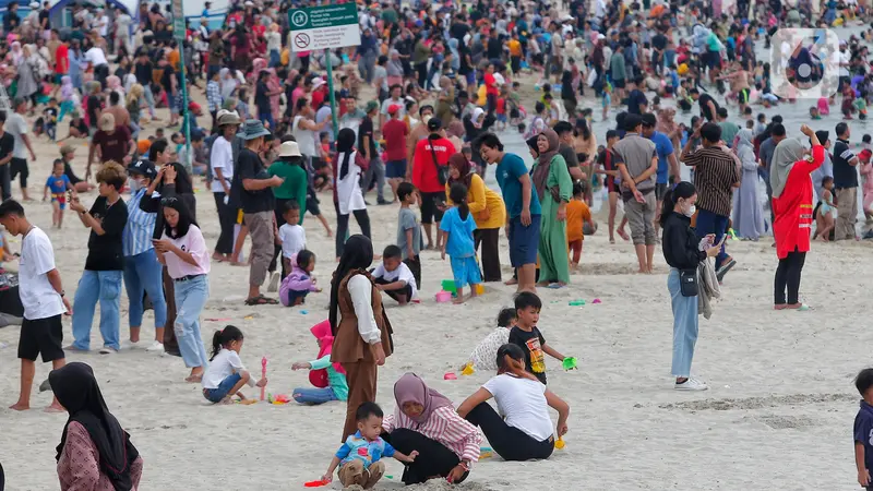 Diserbu Warga, Begini Suasana Pantai Ancol di Hari Kedua Lebaran 2023