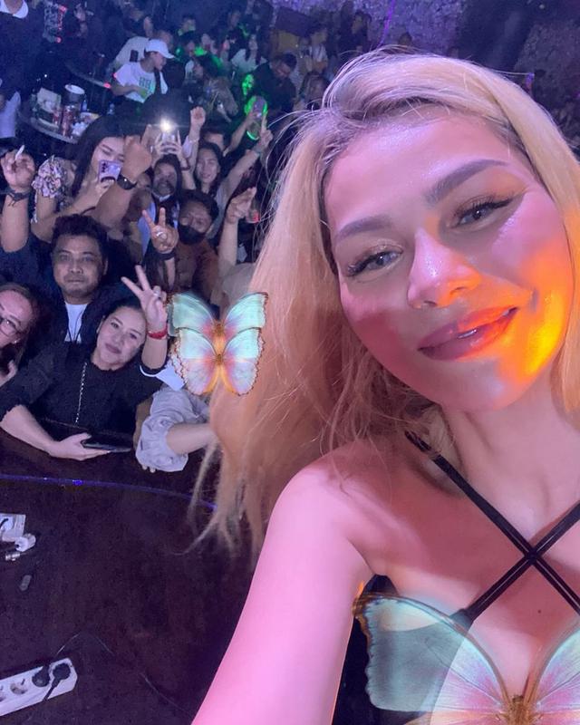 Potret Terbaru DJ Katty Butterfly dengan Rambut Blonde