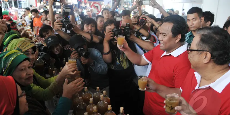Rame-rame Minum Jamu Bareng Pak Menteri