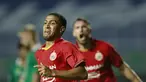 Yann Motta berhasil mencatatkan namanya di papan skor pada menit ke-17. Persija Jakarta unggul sementara atas PSS di paruh pertama. (Foto: Bola.com/M Iqbal Ichsan)