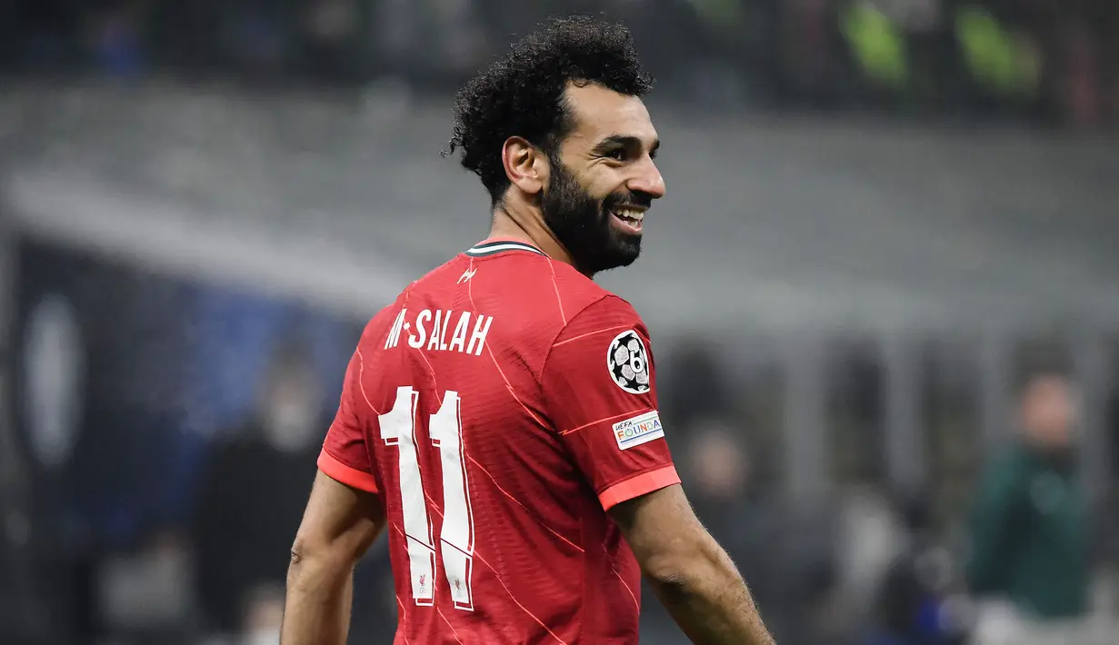 Mohamed Salah sedang dalam performa terbaiknya beberapa musim terakhir. Kontribusinya untuk Liverpool yang sangat besar, menghasilkan penjualan kaos yang luar biasa pada tahun 2021. Jersey Salah tercatat dibeli oleh 0,816 juta penggemarnya pada tahun lalu. (AFP/Filippo Monteforte)