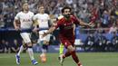 Penyerang Liverpool, Mohamed Salah, melakukan selebrasi usai membobol gawang Tottenham Hotspur pada laga Liga Champions 2019 di Stadion Wanda Metropolitano, Madrid, Minggu (2/6). Liverpool menang 2-0 atas Tottenham Hotspur. (AP/Felipe Dana)
