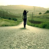 Bukannya anti sosial. Kadang kamu memang butuh waktu untuk menyendiri. | via: thefeelgoodlifestyle.com