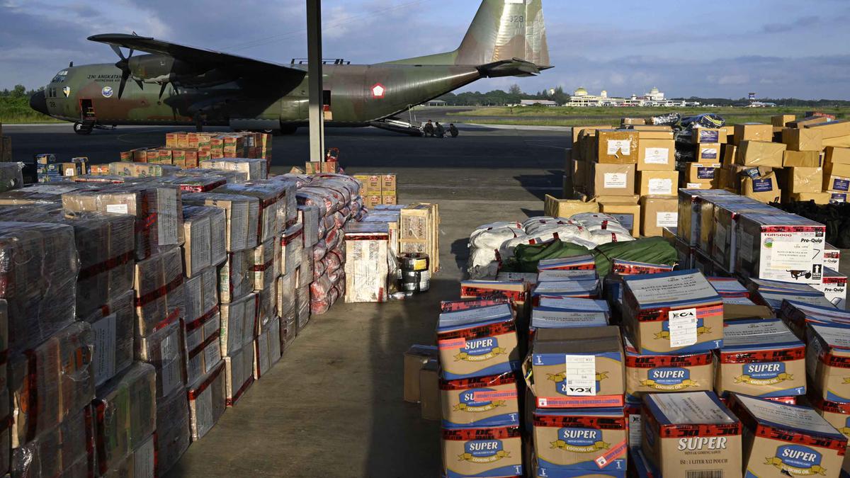 TNI Percepat Distribusi Bantuan Logistik ke Daerah Terisolir di Aceh