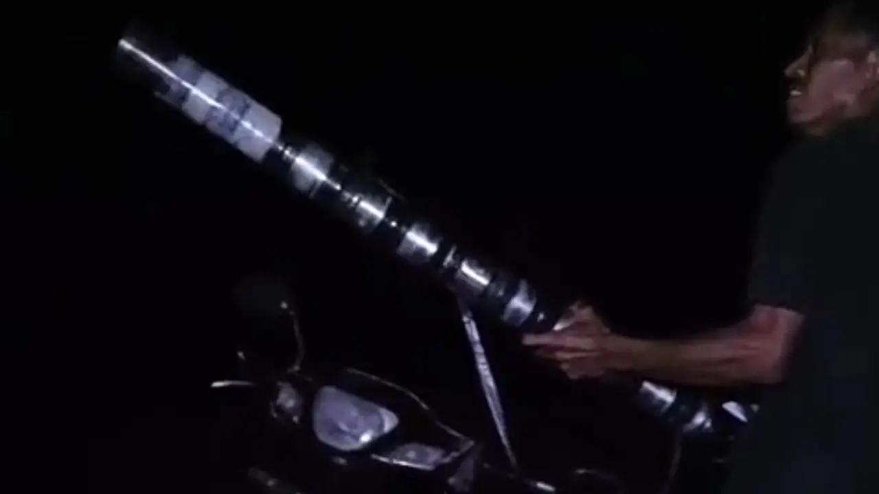 Bleng-blengan, alat tradisional rakitan sendiri untuk usir tikus perusak tanaman.