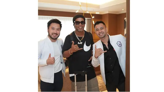 6 Potret Raffi Ahmad Jemput Ronaldinho di Bandara Soetta, Disambut Meriah