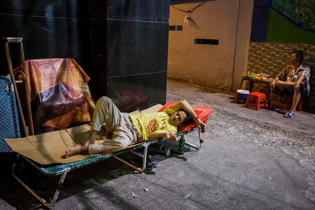 Chong akan tidur di luar rumah/copyright AFP