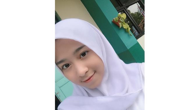 5 Gaya Hijab Personel JKT48, Lain Dari Biasanya (sumber: Instagram.com/JKT48angel)