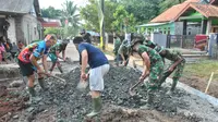 Prajurit TNI Tancap Gas Perbaiki Jalan di Tangerang yang Rusak Selama 22 Tahun
