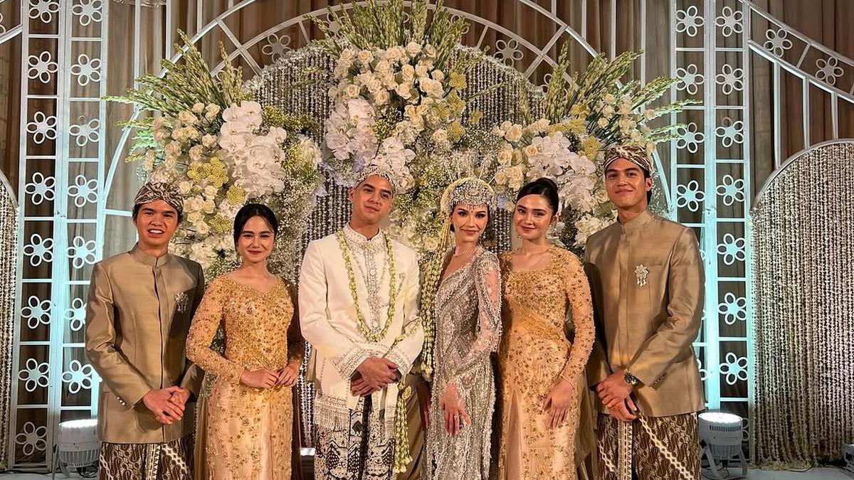 Gaya Bersinar Syifa Hadju dan Tissa Biani, Serasi Kenakan Kebaya Panjang Gold saat Hadir di Akad Nikah Calon Kakak Ipar Al Ghazali