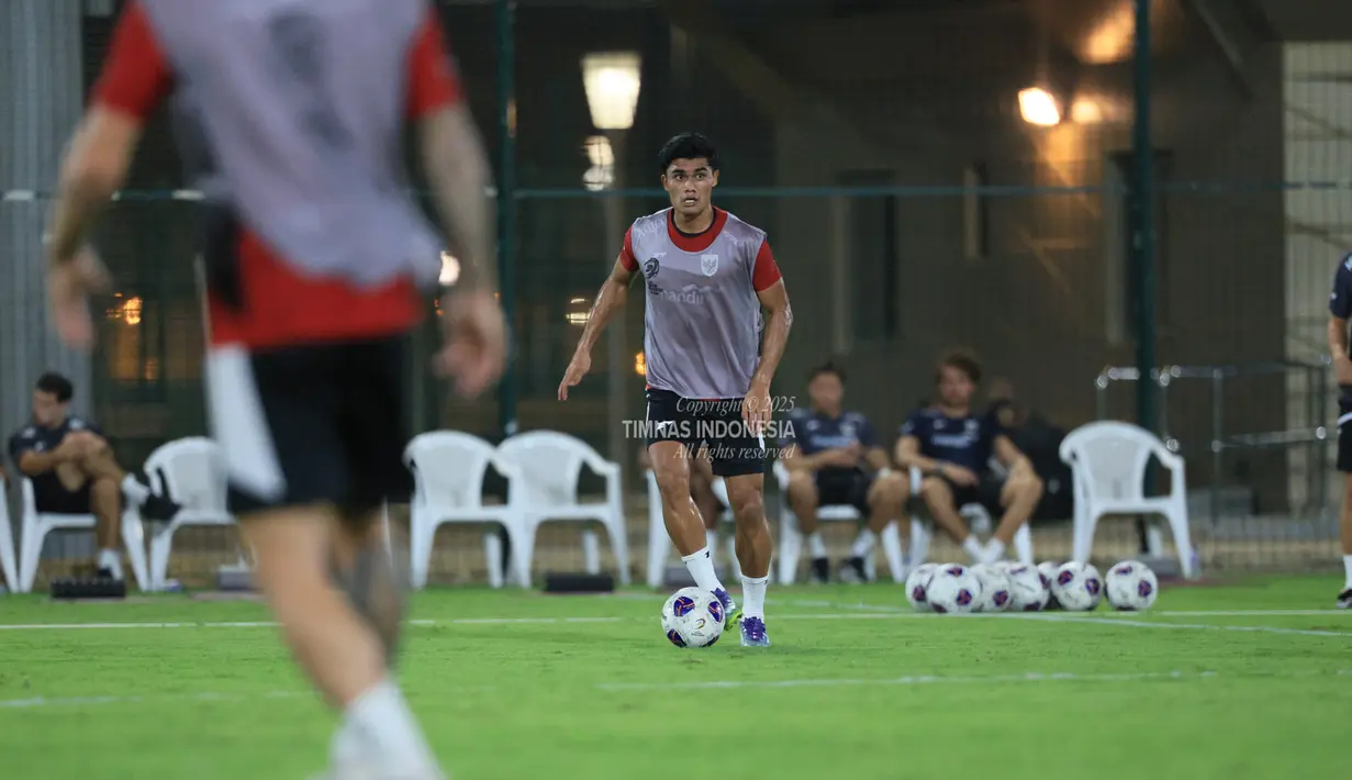 Ramadhan Sananta melakukan sesi latihan bersama Timnas Indonesia jelang pertandingan Ronde 4 Kualifikasi Piala Dunia di Jedaah, Arab Saudi pada Sabtu (4/10/2025). (Dok. Timnas Indonesia)