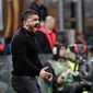 Ekspresi pelatih AC Milan, Gennaro Gattuso saat pertandingan antara AC Milan melawan Arsenal pada leg pertama 16 besar Liga Europa, di San Siro, Milan, Italia, Kamis (8/3). AC Milan takluk 0-2 dari Arsenal. (AP Photo/Luca Bruno)