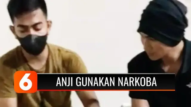 Satuan Narkoba Polres Metro Jakarta Barat, menangkap musisi Erdian Aji Prihartanto atau yang biasa dikenal sebagai Anji Manji, terkait dugaan penyalahgunaan narkoba. Polisi menangkap Anji di kediamannya, di kawasan Cibubur, Jakarta Timur, dengan bara...