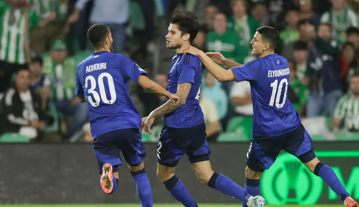 Calon bek Timnas Indonesia Kevin Diks mencetak satu gol ke gawang Real Betis dalam matchday kedua Europa Conference League musim ini. Ia menyelamatkan timnya, FC Copenhagen dari kekalahan. (AP Photo/Toni Rodriguez)