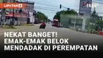 Aksi berikut ini jangan ditiru dan perlu jadi kewaspadaan. Seorang emak-emak bermotor viral lantaran berkendara secara tidak wajar. Awalnya emak-emak tersebut berkendara di tepi kiri jalan, diduga hendak belok ke kiri di perempatan.