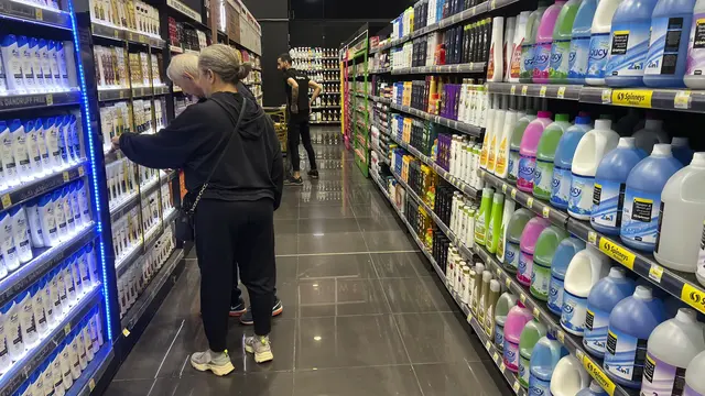 Supermarket Lebanon mulai menetapkan harga barang dalam dolar AS