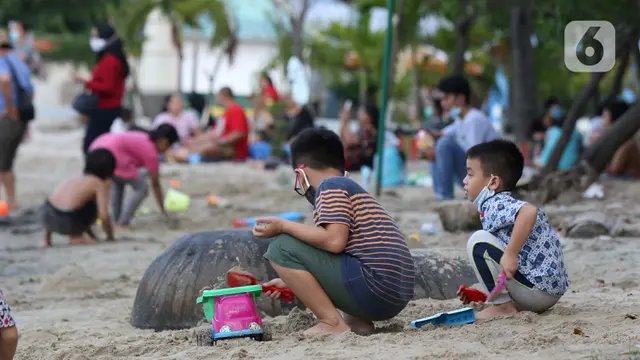 FOTO: Wisatawan Kunjungi Kawasan Wisata Pantai Ancol