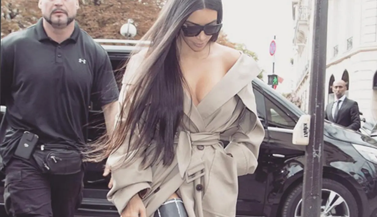 Lebih meningkatkan rasa kewaspadaan dilakukan oleh Kim Kardashian saat hadir di konser Kanye West beberapa hari lalu. Kim yang selalu mendapat pengawalan, kali ini menambah jumlah personilnya. (Instagram/Kimkardashian)
