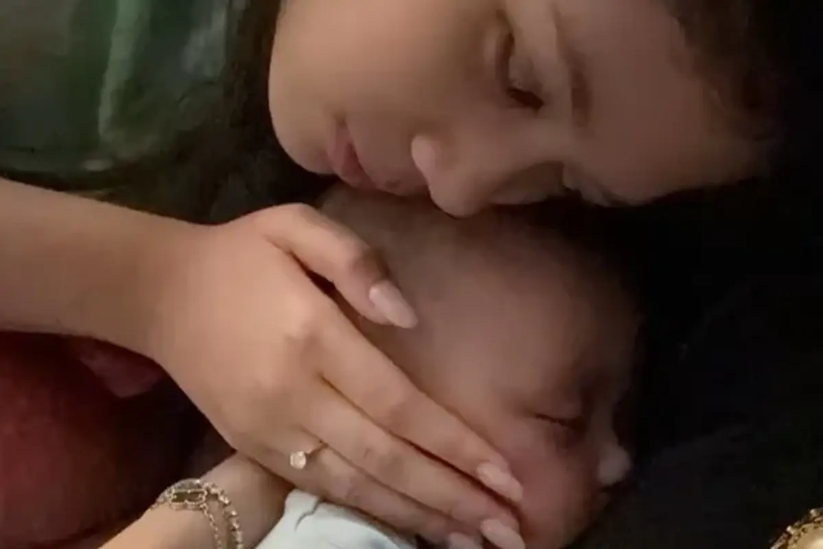 4 Artis yang Adopsi Bayi Perempuan, Terbaru Mulan Jameela