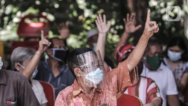 Antusiasme Warga Lansia Ikuti Vaksinasi COVID-19