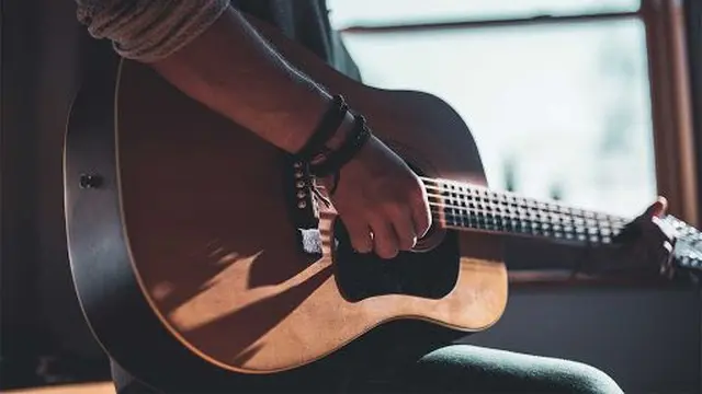 Gitar. (foto: Pinterest/Merca2.0).