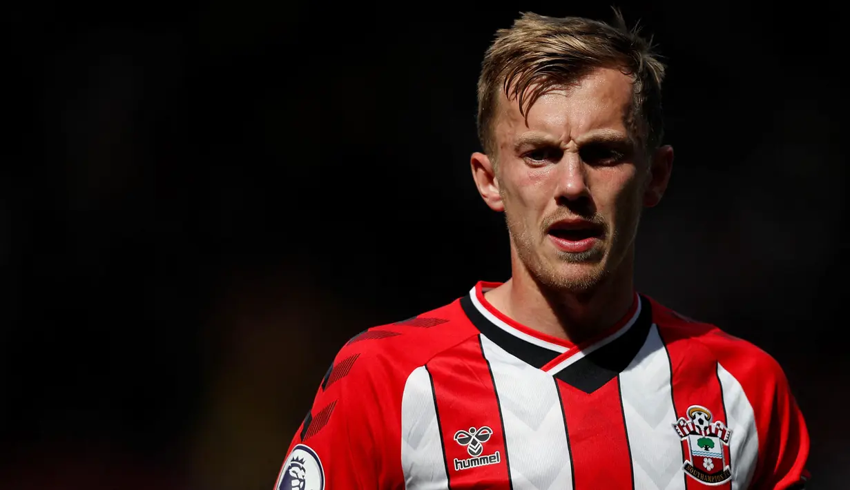 James Ward-Prowse merupakan jebolan akademi Southampton yang sukses promosi ke skuat utama pada 2012 silam berkat penampilan gemilangnya. Kesetiaanya terhadap The Saints patut diacungi jempol, mengingat dirinya juga sering mendapatkan tawaran yang lebih menggiurkan dari klub-klub lain. Selain itu, hingga saat ini, Ward-Prowse sama sekali belum pernah merasakan gelar bergengsi bersama klubnya tersebut. (AFP/Adrian Dennis)