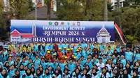 Bersih-bersih sungai di Malang. (Liputan6.com/ ist)