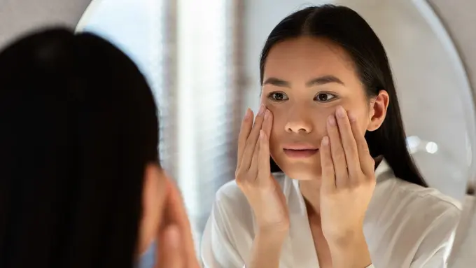 Sudah Rutin Pakai Serum Kok Hasilnya Nggak Terlihat? 5 Kesalahan Ini Bisa Jadi Penyebabnya