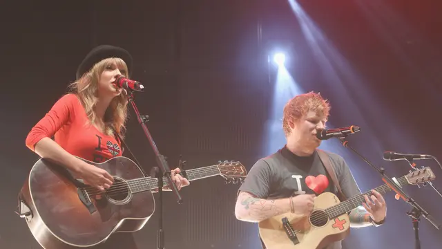 [Bintang] 	Ed Sheeran dan Taylor Swift