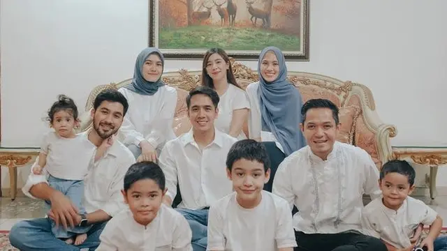 [Fimela] Alyssa Soebandono dan Dude Harlino