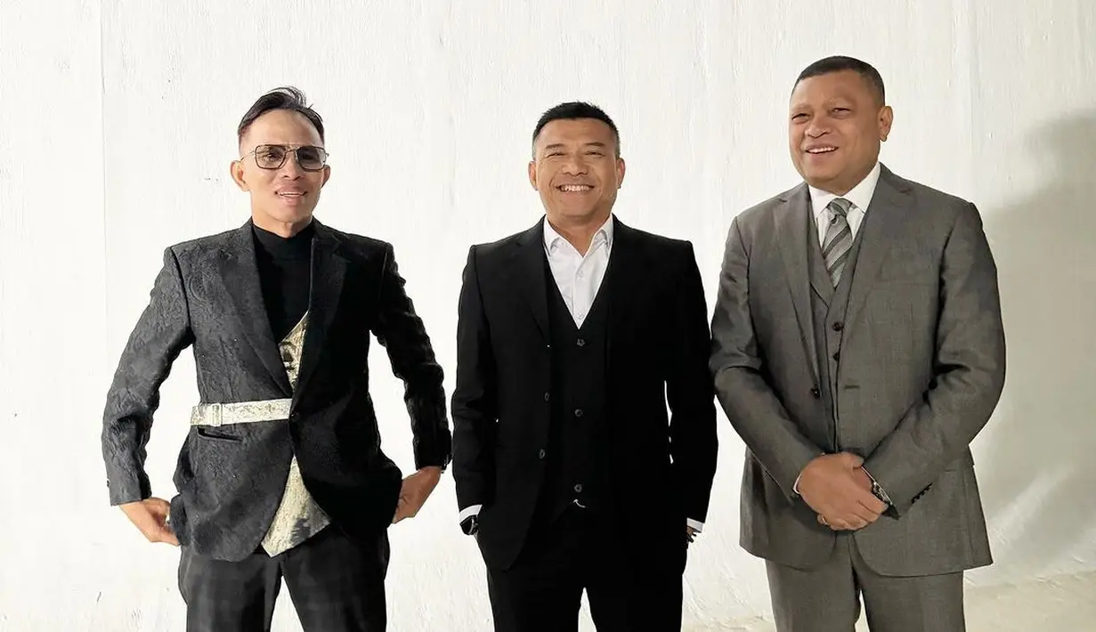 Atta Halilintar dan Aurel bersama keluarga [Instagram/attahalilintar]