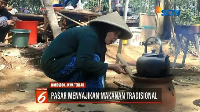 Pasar Kumandang di Wonosobo memiliki kebiasaan bertransaksi yang unik. Pedagang dan pembeli tak menggunakan uang tunai, melainkan batang bambu.