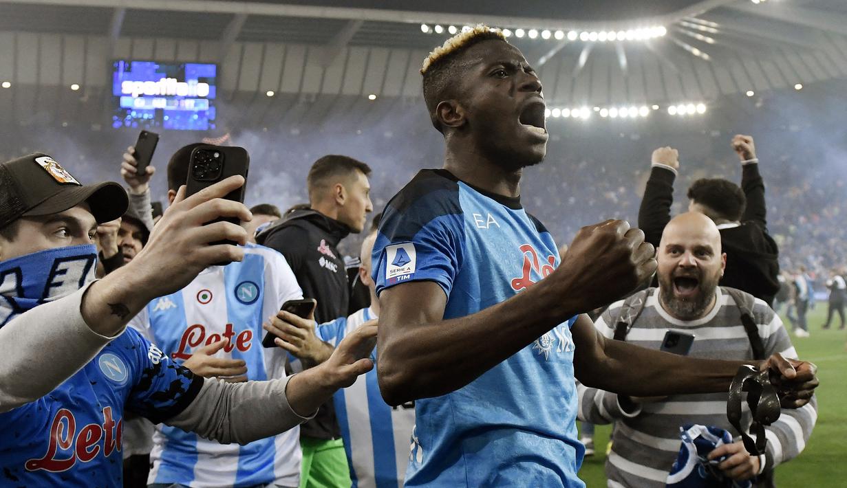 Napoli pun meraih gelar ketiganya di Liga Italia setelah terakhir kali disabet tiga dekade lalu bersama Diego Maradona pada tahun 1987 dan 1990. (AFP/Andrea Staccioli)