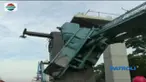 Akibat insiden ini, lalu lintas ruas Tol Cakung-Cilincing menuju Tol Cikampek mengular.