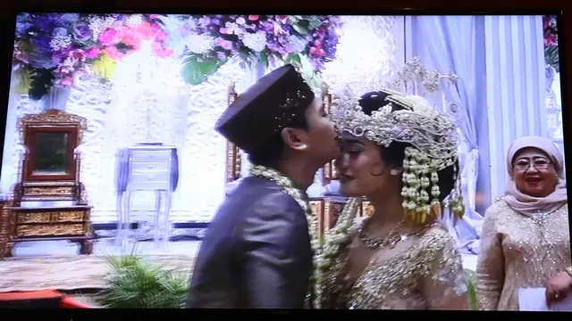 [Bintang] Raditya Dika dan Anissa Aziza