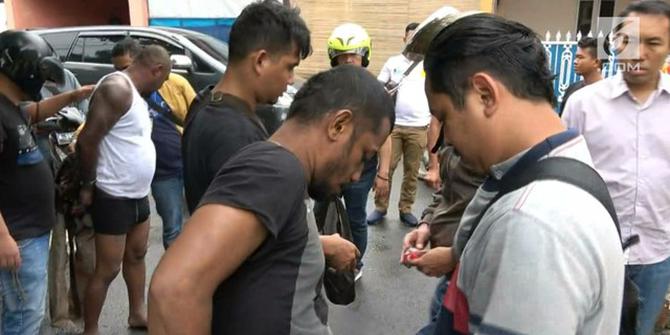 VIDEO: Polisi Gerebek Sarang Narkoba Kampung Ambon