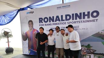 Telapak Tangan Ronaldinho Diabadikan di Markas Baru Klub Raffi Ahmad