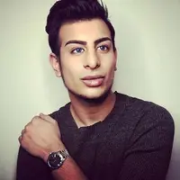 Kamu yang hobi selfie, bisa ngalahin raja selfie yang satu ini nggak? Dalam sehari bisa foto lebih dari 200 kali. (Foto: Instagram/@junaidahmedx)