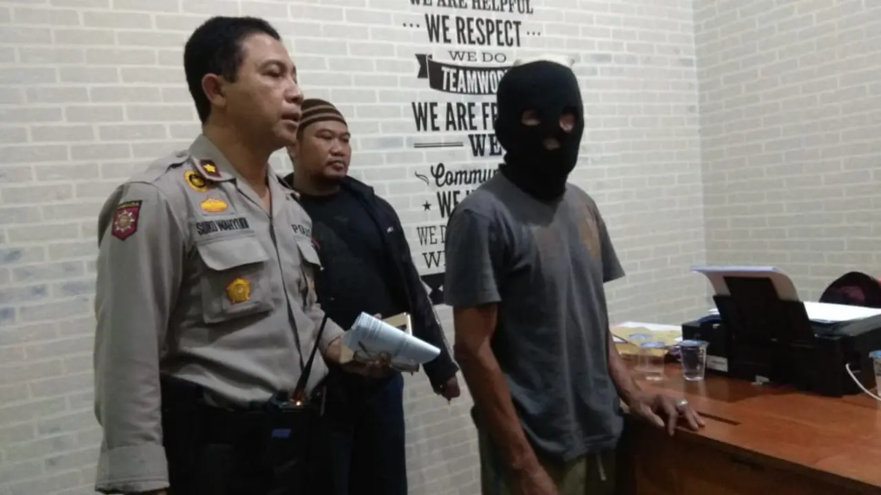Di Kota Malang Sebilah Celurit Melayang ke Teman Karena Sapi