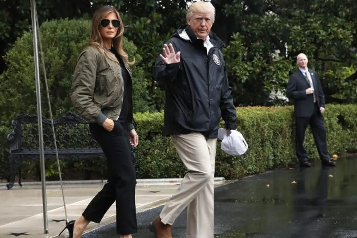 Pakai Hak Tinggi Saat Tengok Korban Badai, Melania Trump Dicela