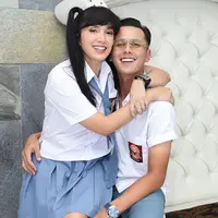 Momen pesta ulang tahun Ussy Sulistiawaty yang bertema reuni SMA. (Sumber: Instagram/andhiiikapratama)